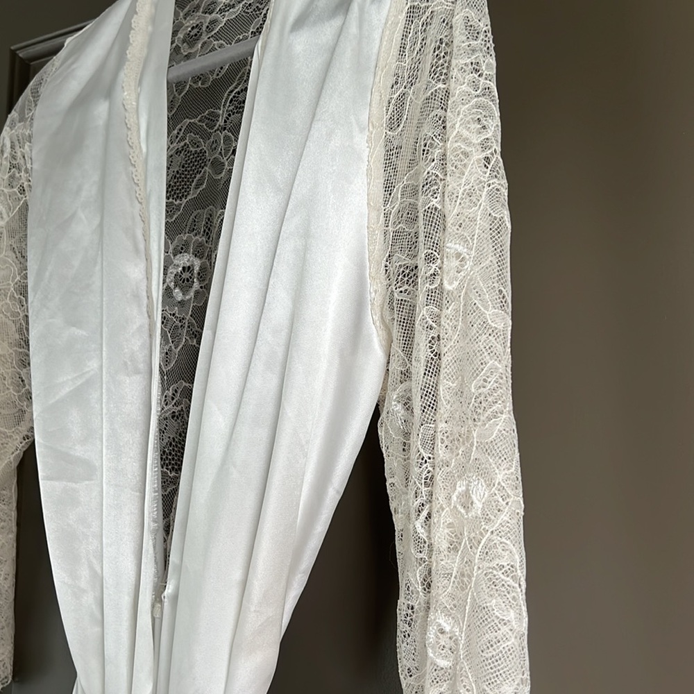 Never worn Linea Donatello S/M ivory robe - Picture 5 of 6